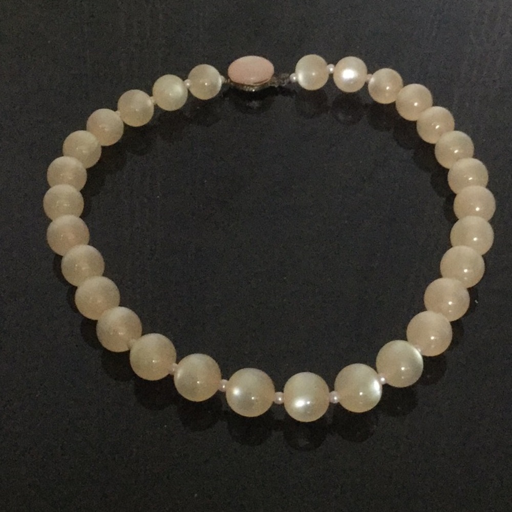 Vtg. 17” 1950’s Pink Moonglow Necklace W/30 Beads - Picture 2 of 7